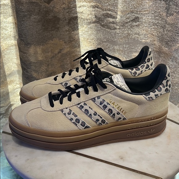 Adidas Womens leopard print Cream and Black Patterned Sneakers size 8.5 - Picture 3 of 8